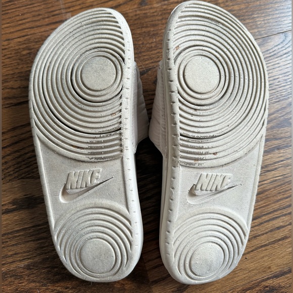 Nike Slides - Picture 4 of 5